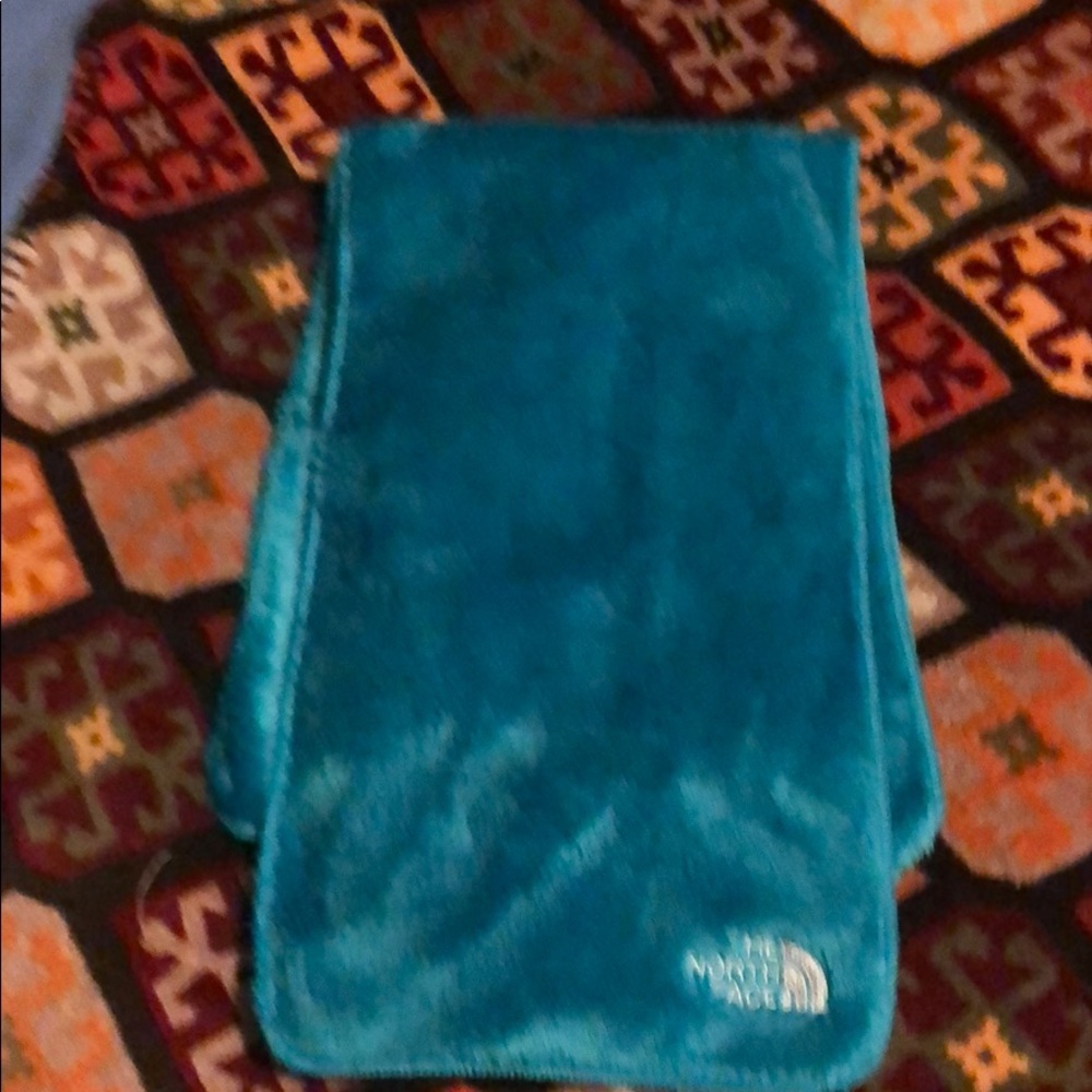 North face scarf